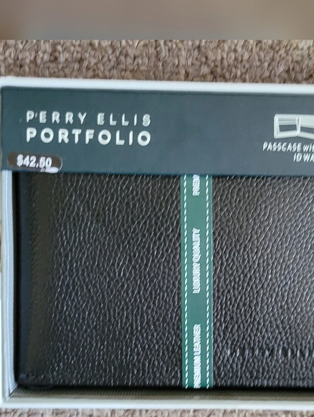 NIB Men's Perry Ellis Portfolio Leather Wallet with Passcase with Removable ID